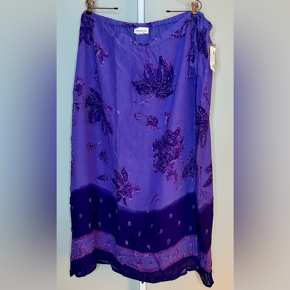 Faux wrap skirt fro Avenue, size 32 purple with flowers.